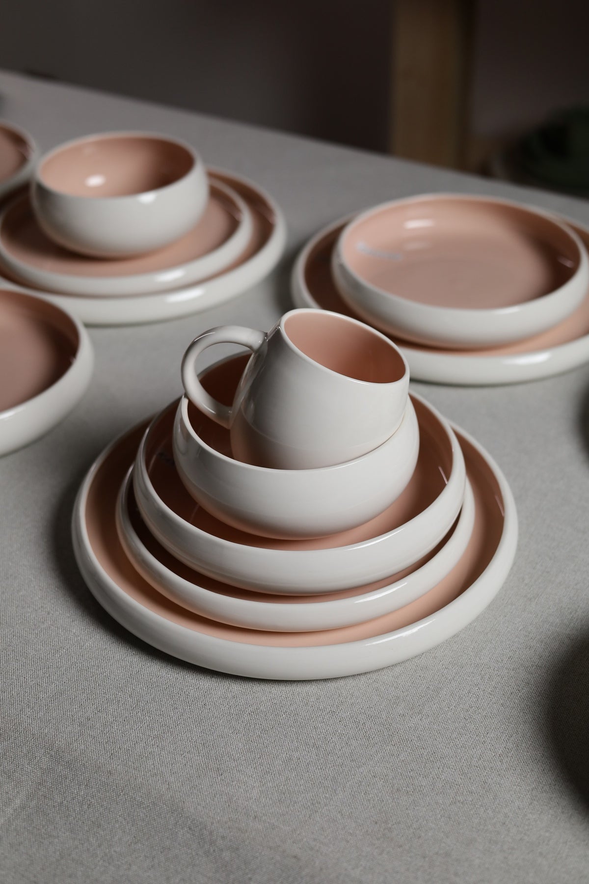 Karolina 30-Piece Dinner Set Pink Glossy