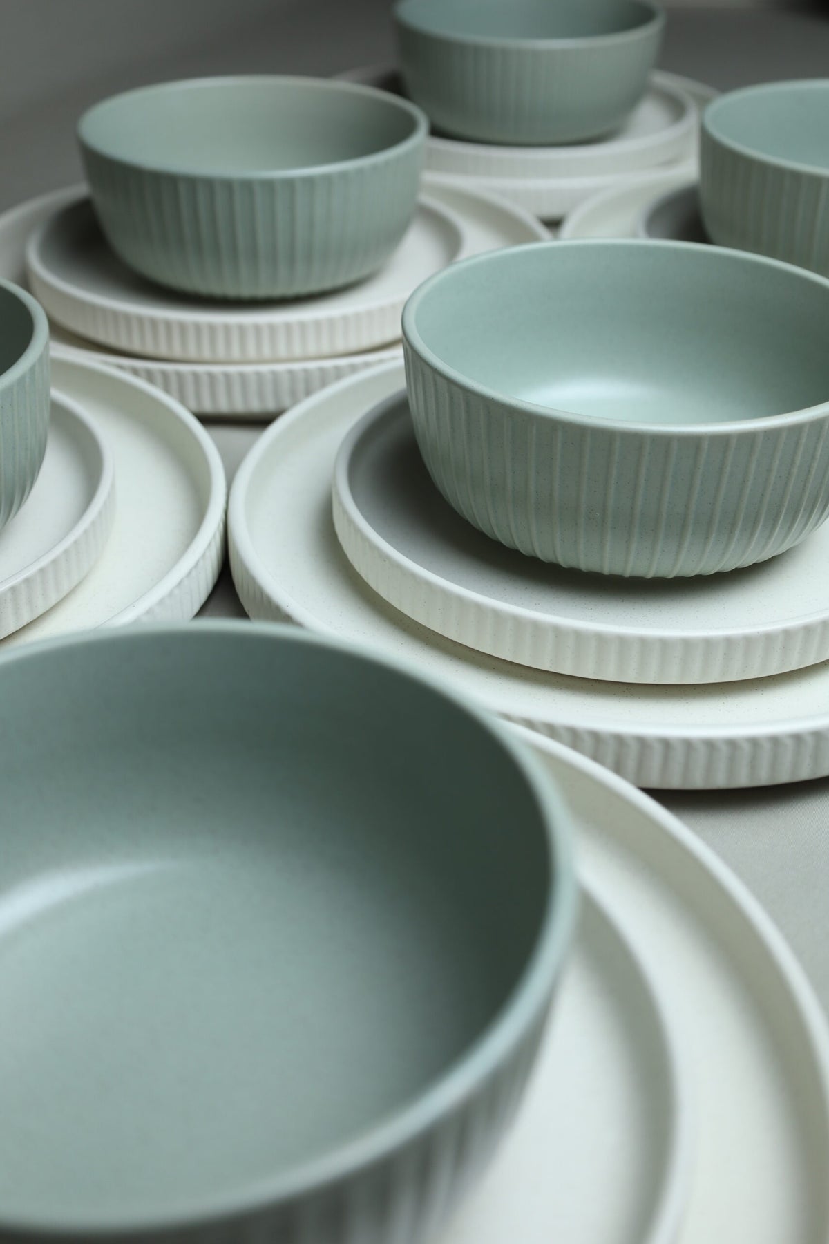 Karolina 30-Piece Dinner Set (Ribbed)