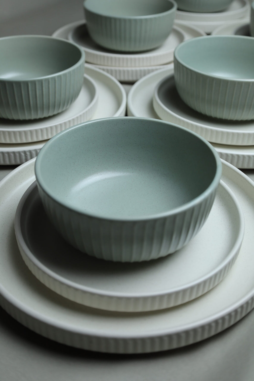 Karolina 30-Piece Dinner Set (Ribbed)