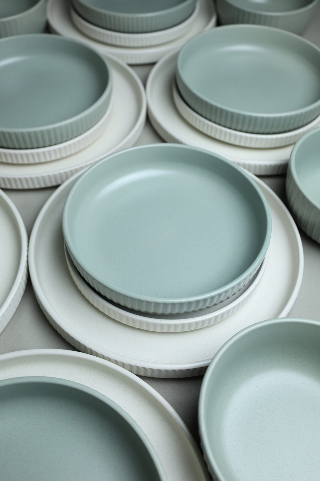 Karolina 30-Piece Dinner Set (Ribbed)
