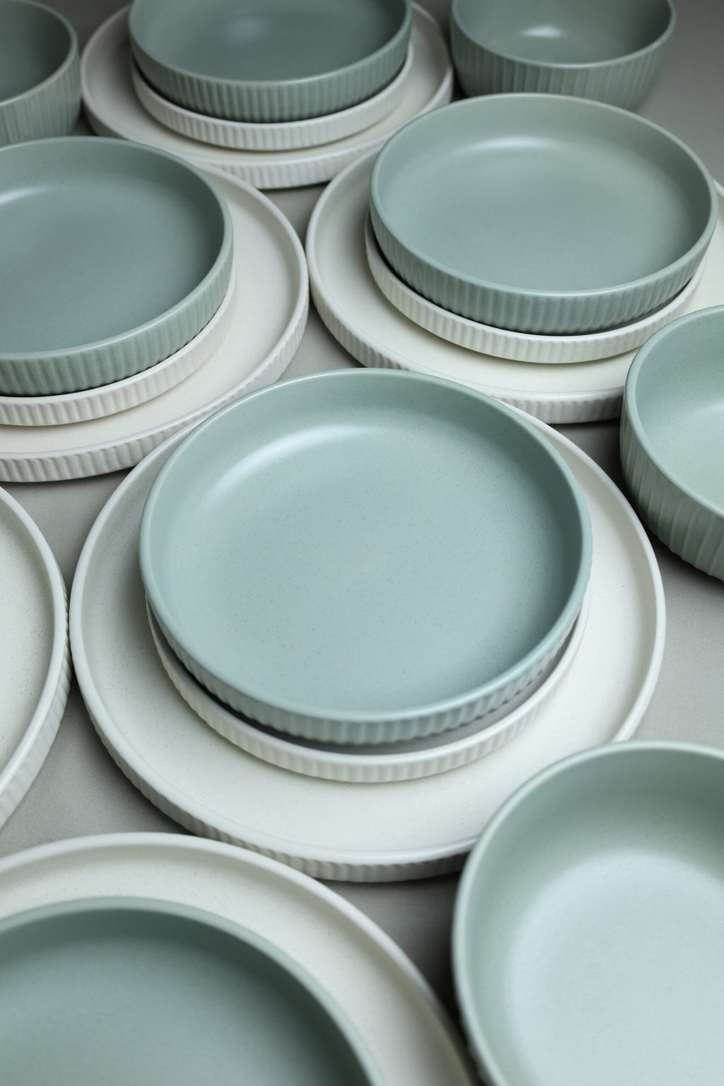 Karolina 30-Piece Dinner Set (Ribbed)