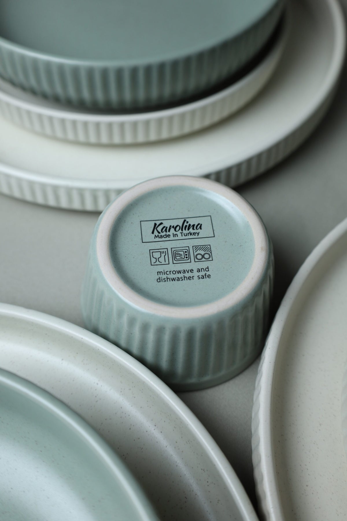 Karolina 30-Piece Dinner Set (Ribbed)