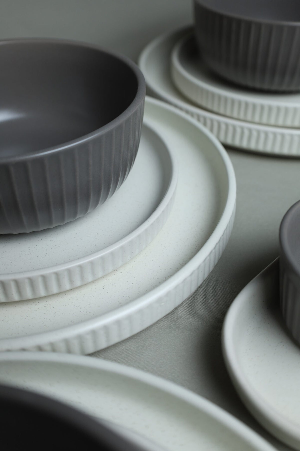 Karolina 30-Piece Dinner Set (Ribbed)