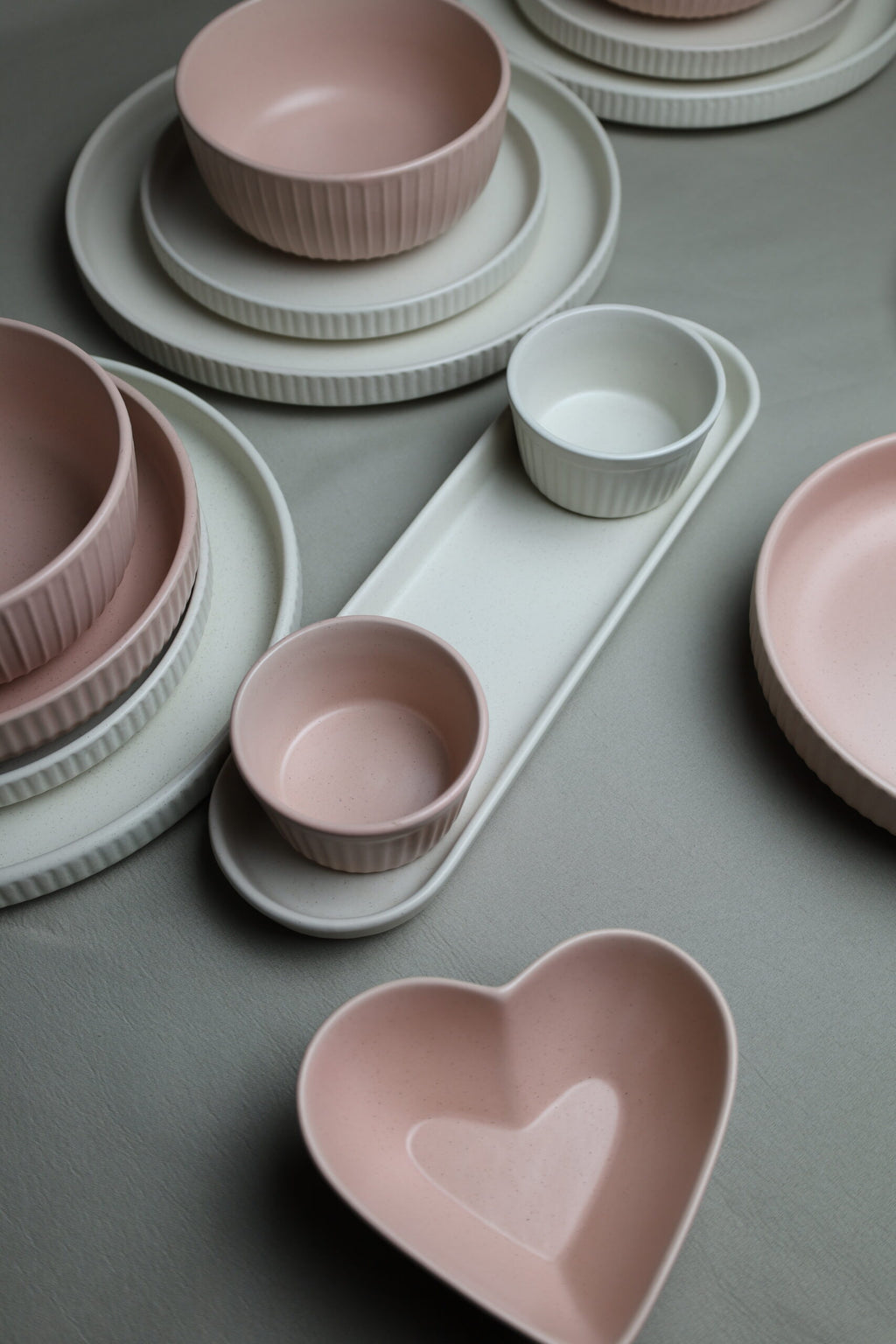 Karolina 30-Piece Dinner Set (Ribbed)