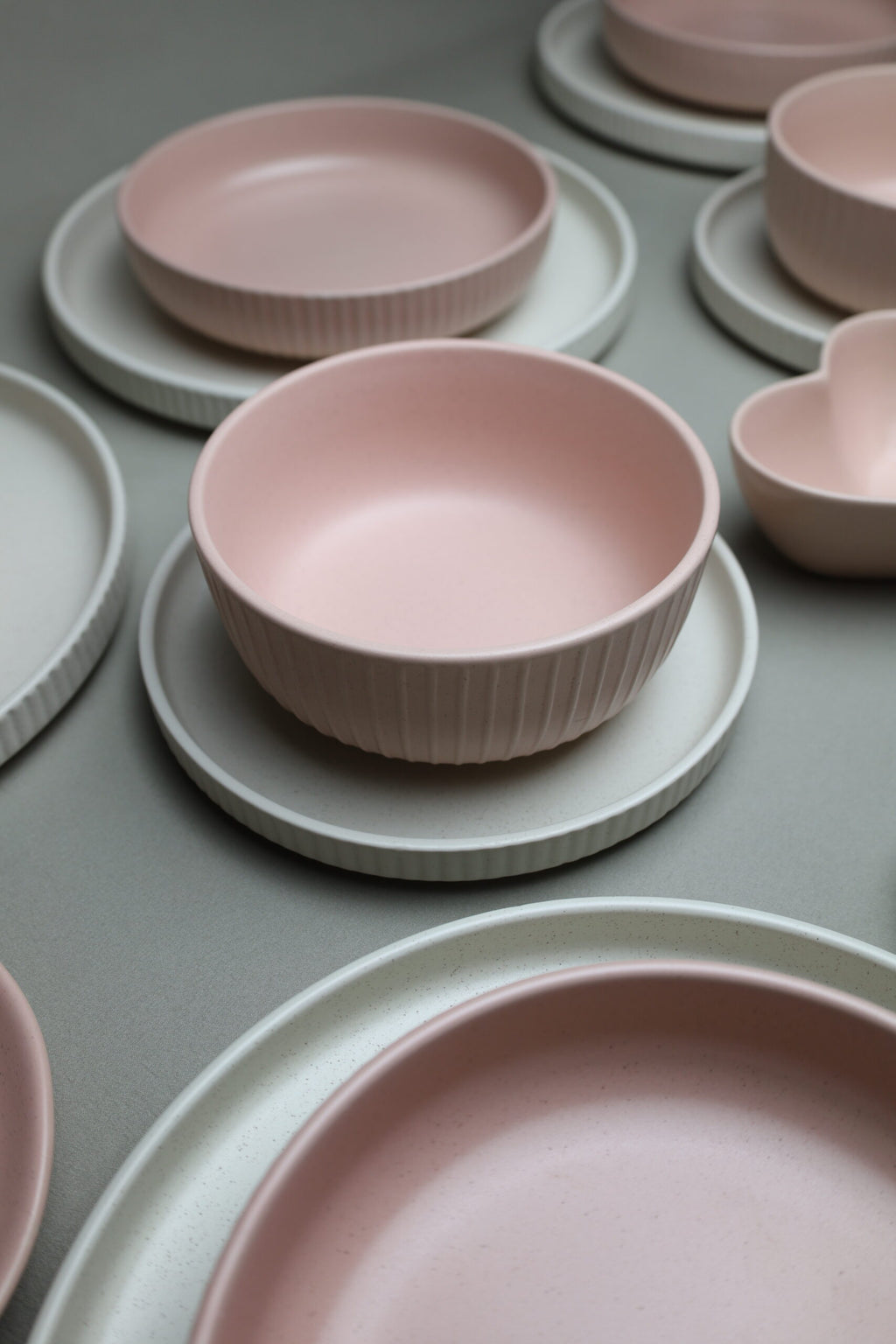 Karolina 30-Piece Dinner Set (Ribbed)