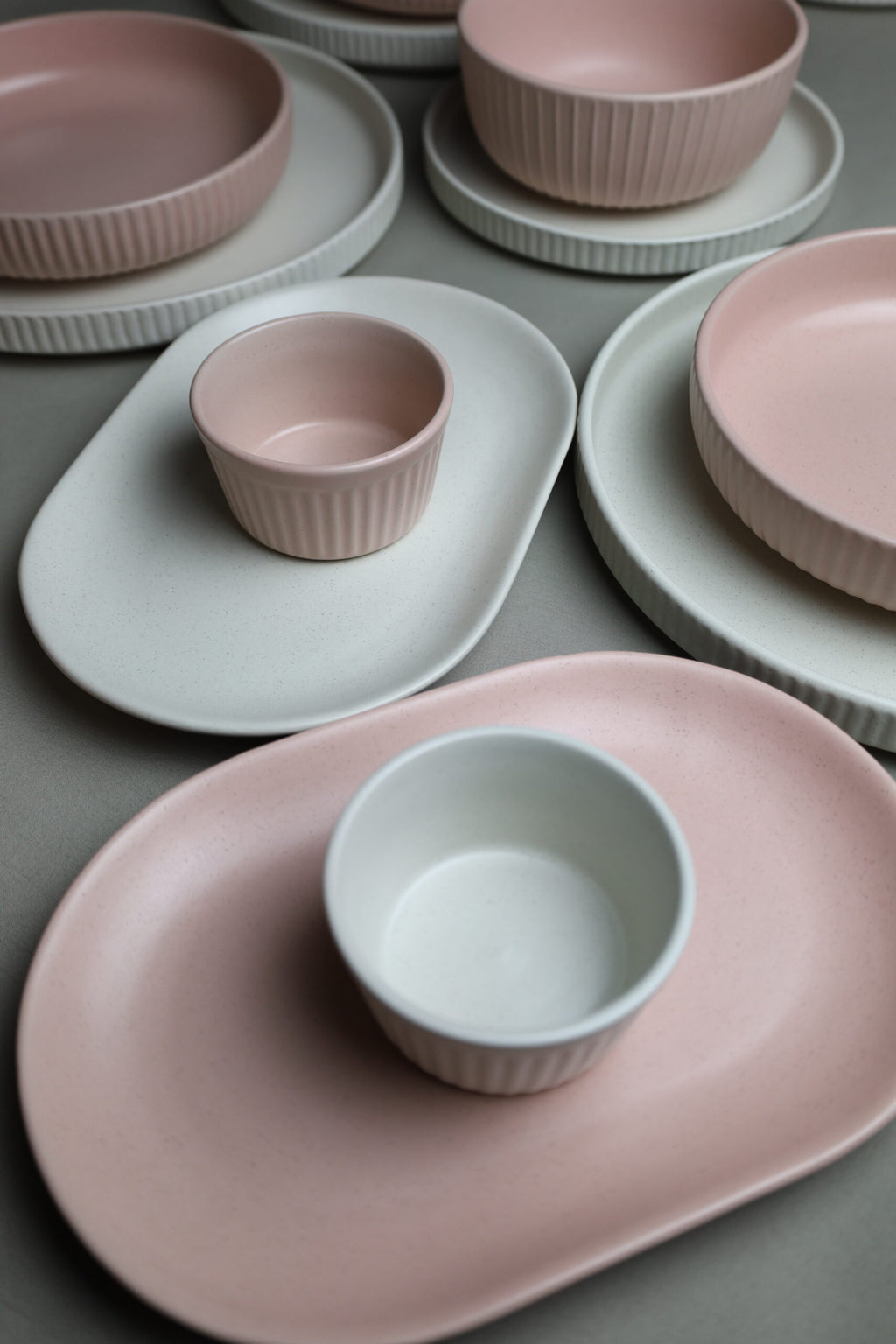 Karolina 30-Piece Dinner Set (Ribbed)