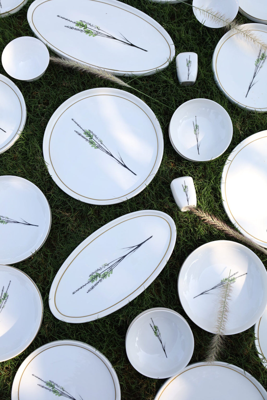 Karolina Flowers 30-Piece Dinner Set
