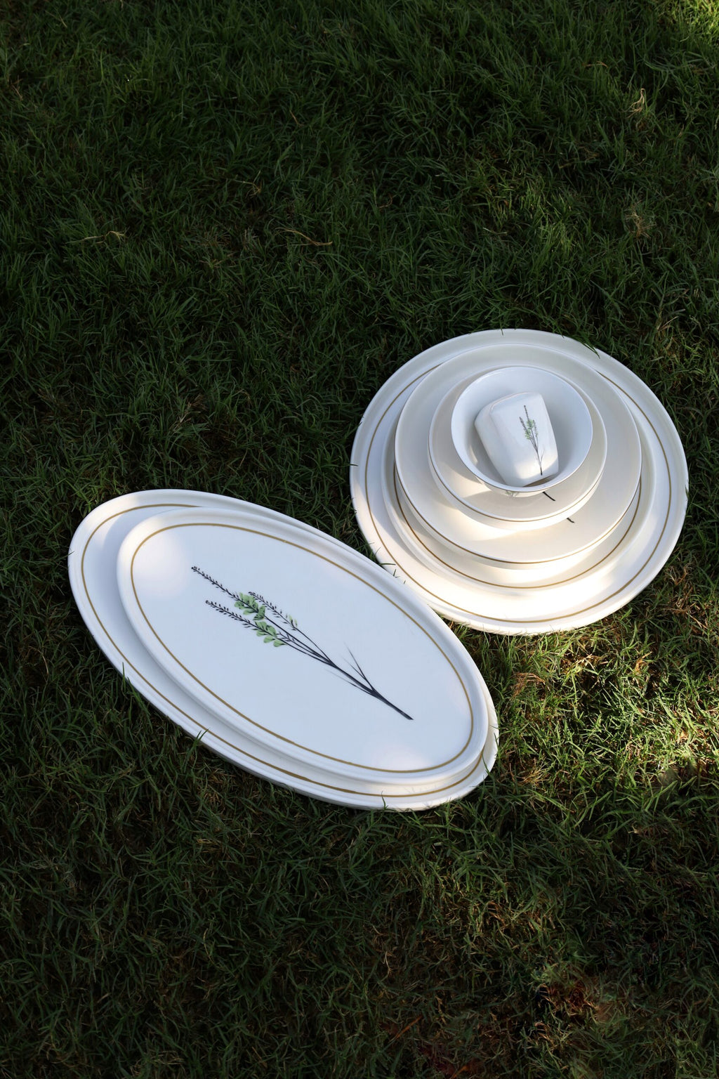 Karolina Flowers 30-Piece Dinner Set