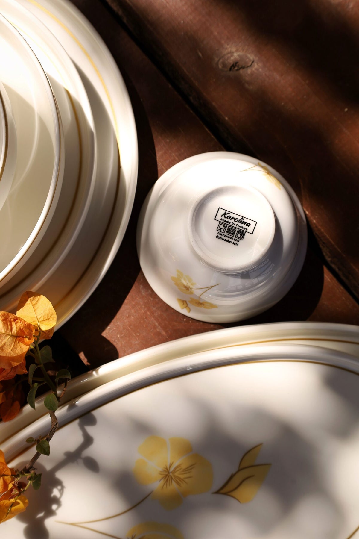Karolina Flowers 30-Piece Dinner Set
