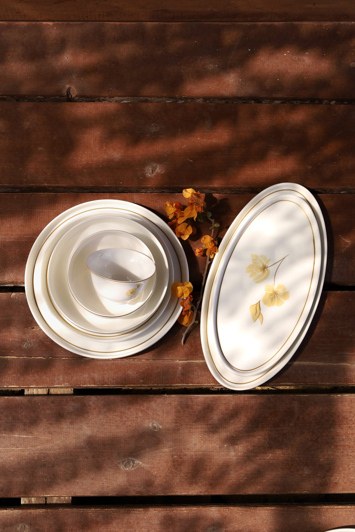 Karolina Flowers 30-Piece Dinner Set