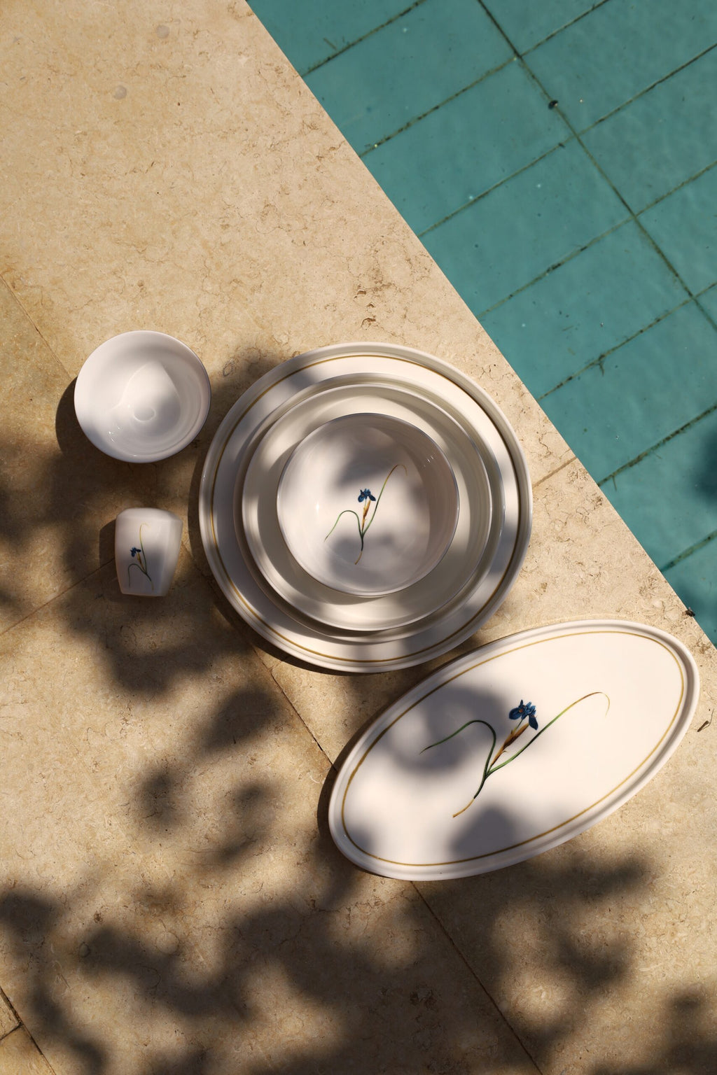Karolina Flowers 30-Piece Dinner Set