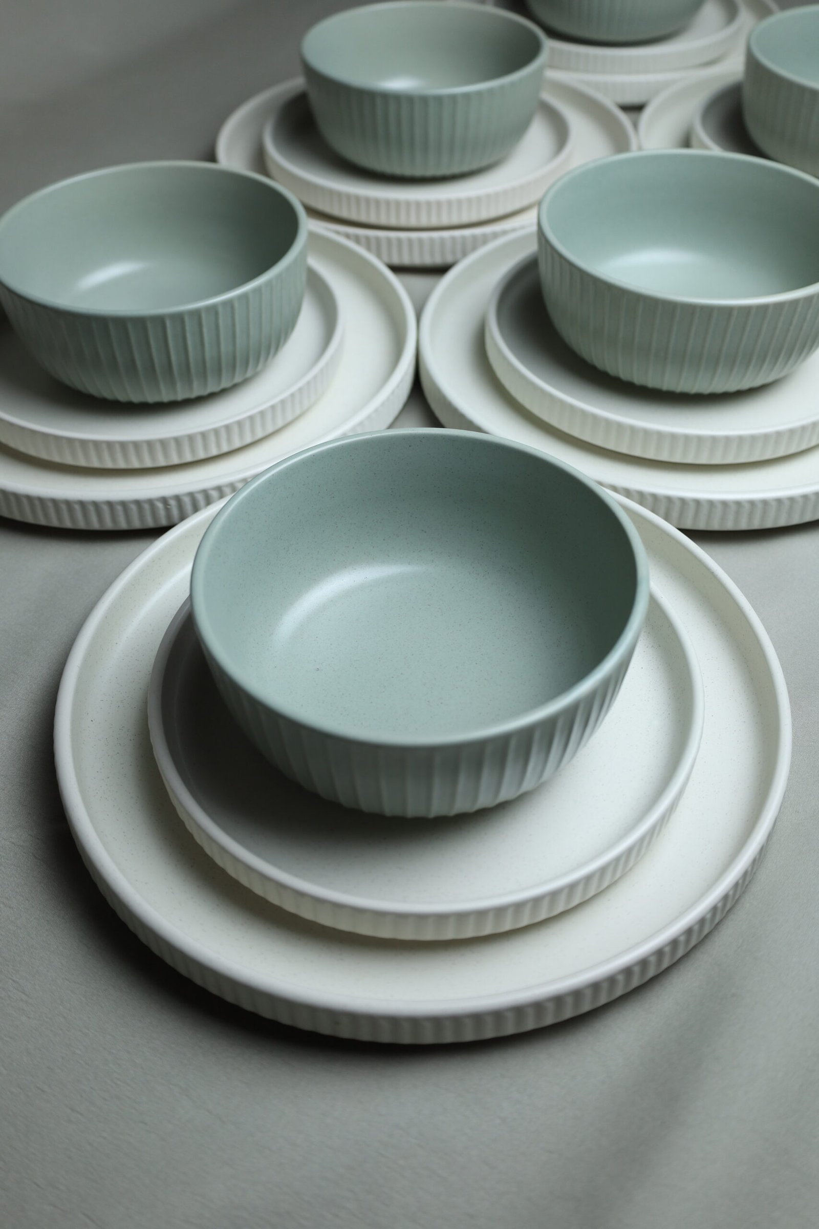 Karolina 30-Piece Dinner Set (Ribbed)